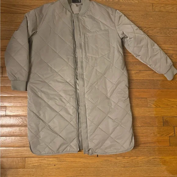 Vero Moda Natalie Lightweight Quilted Coat
Oatmeal Ladies Small NWOT - Picture 3 of 8